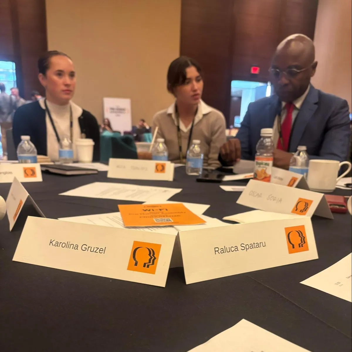 Name cards for Karolina Gruzel and Raluca Spataru on a round table at the workshop